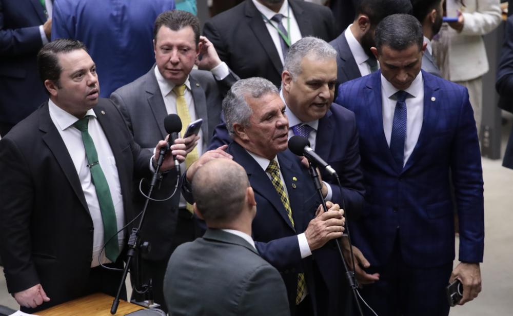 Oposição tenta derrubar portaria do governo para barrar câmeras corporais em policiais