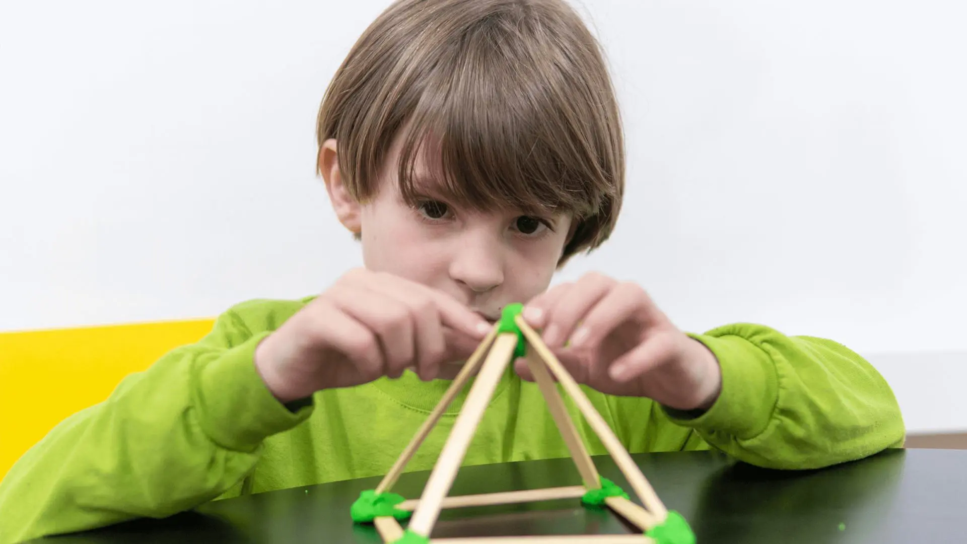 Mindfulness: uma ferramenta para a vida. Os alunos aprendem a lidar com as emoções, o estresse e as frustrações por meio de exercícios de respiração e atenção plena, pilares do nosso programa Educação 360º.