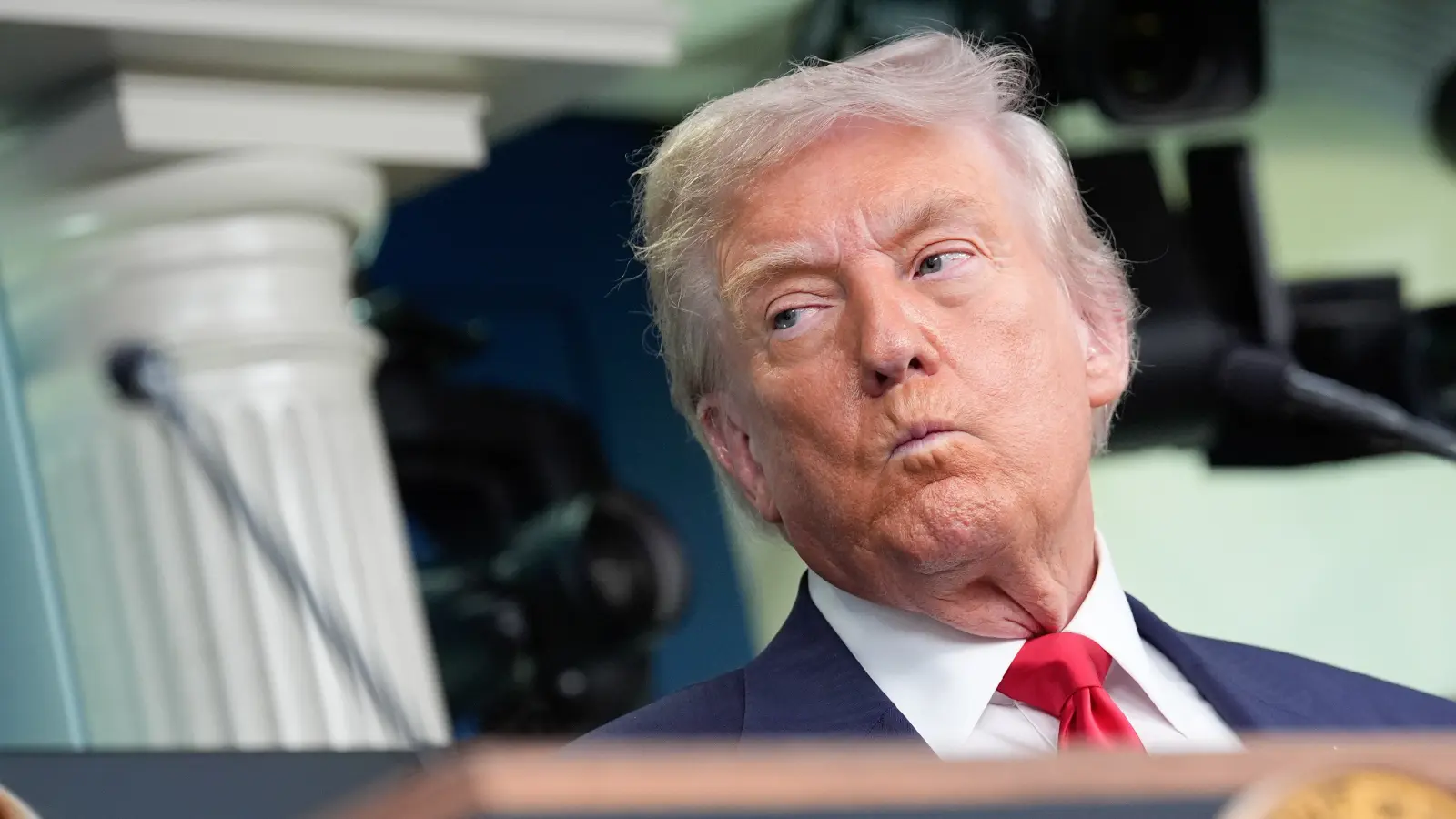 Sanções recentes dos EUA sobre Brasil têm mais a ver com a disputa por zona de influência com China do que com questões comerciais, diz pesquisador.