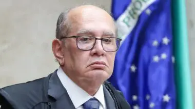 Gilmar Mendes alerta para riscos no fim do foro e diz que CLT virou "vaca sagrada".