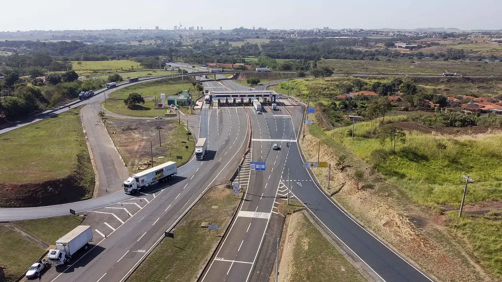 Oito praças de pedágio terão reajustes no Paraná.