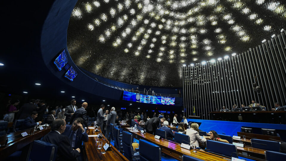 Senado aprova PL da Adultização; texto vai à sanção