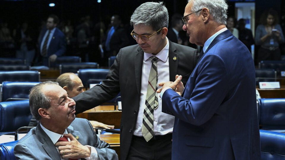 Aliados de Lula articulam debandada da CPMI do INSS