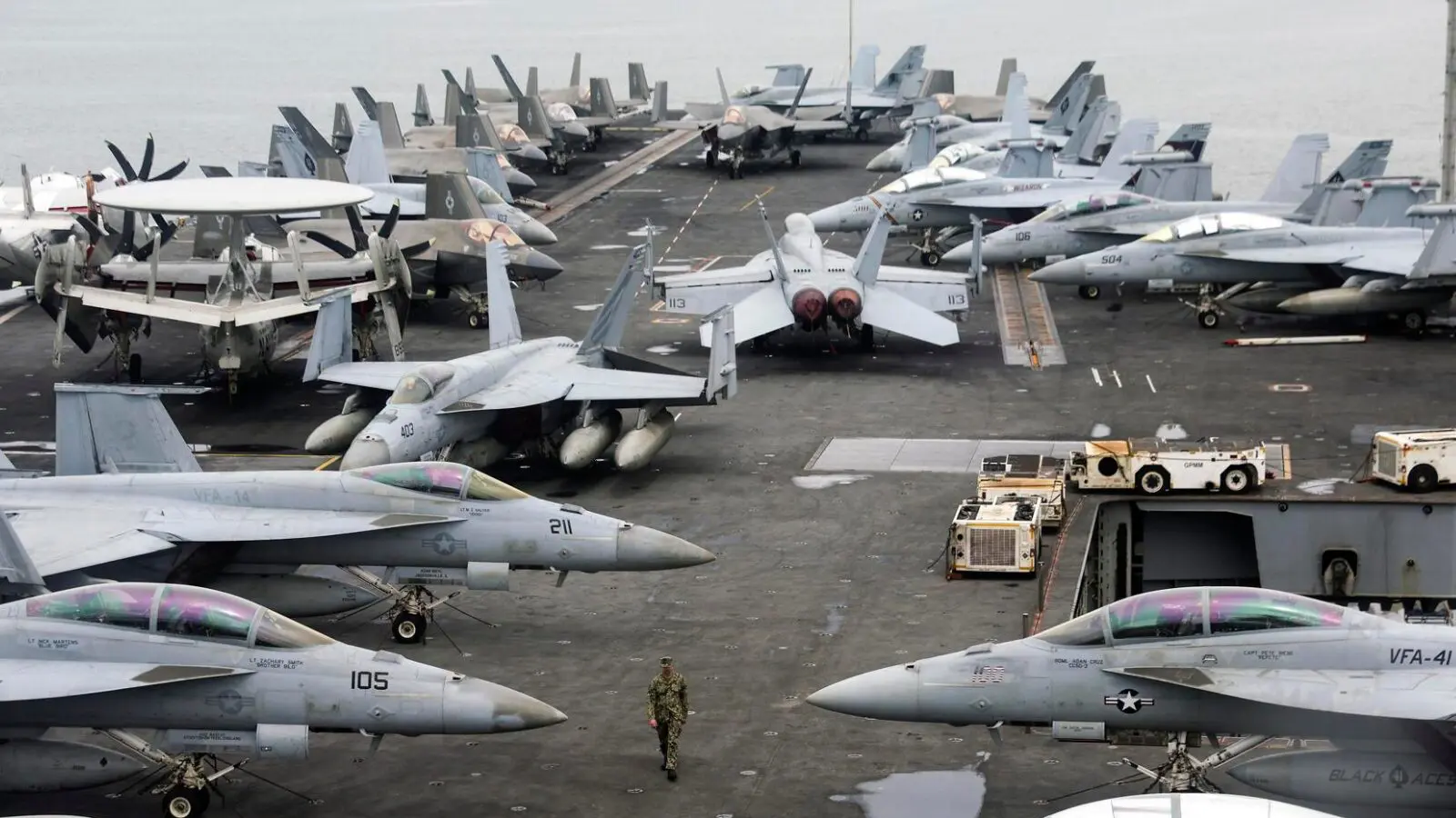 Porta-aviões americano USS Abraham Lincoln em missão na Malásia, em 2024: Venezuela seria o próximo alvo.