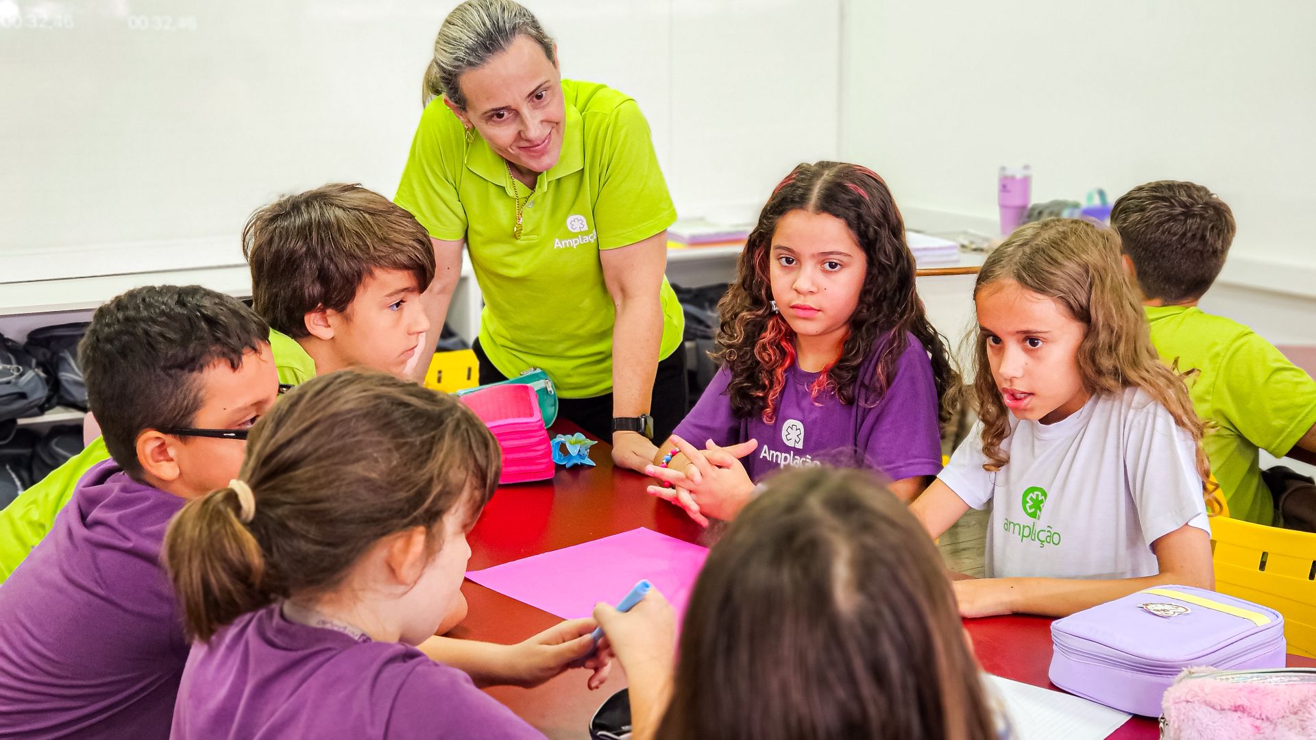 Em nossas Salas 360º, o aprendizado ganha vida! Aqui, a colaboração e o debate são o centro da nossa metodologia ativa, onde os alunos se tornam protagonistas do próprio conhecimento. Mais do que conteúdo, construímos juntos o futuro.