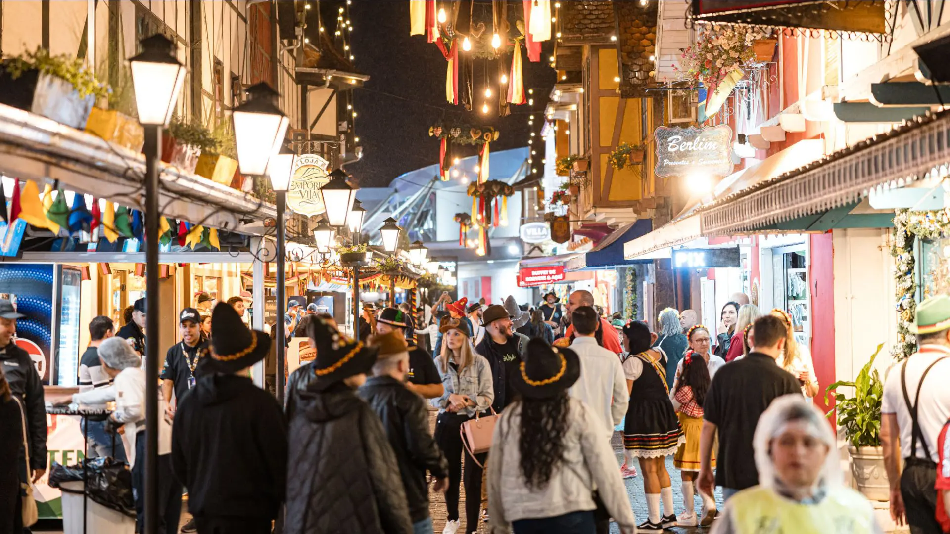 Oktoberfest em Blumenau, a maior festa alemã das Américas, atrai gente de todo o mundo.