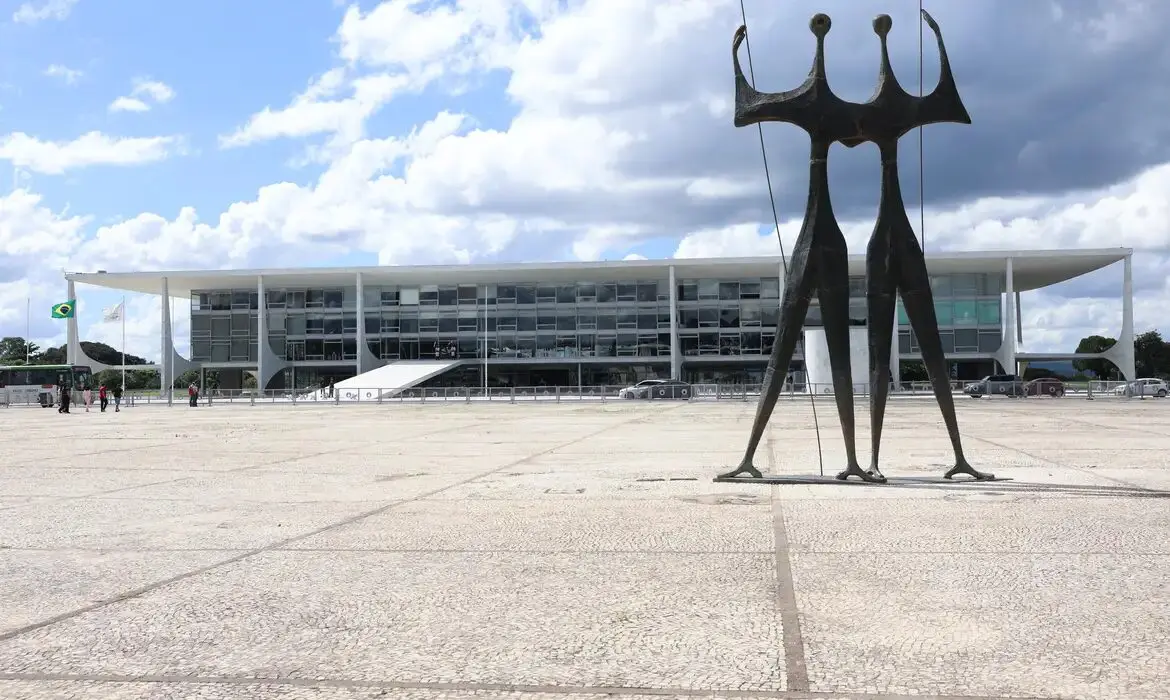 Esquema inédito de segurança transformará Brasília em zona de vigilância máxima durante o julgamento do núcleo central da suposta tentativa de golpe.