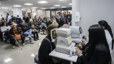 Curitiba reduz fila de espera por especialidades em quase 40%; oftalmologia foi ainda maior e chega a 61,5%