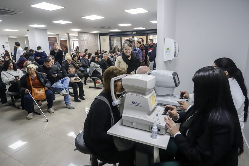 Curitiba reduz fila de espera por especialidades médicas em quase 40%.