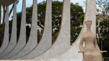 STF credencia mais de 500 jornalistas para julgamento do “Núcleo 1” da AP 2668, que apura suposta tentativa de golpe de Estado. Oito réus, incluindo Jair Bolsonaro, serão julgados.