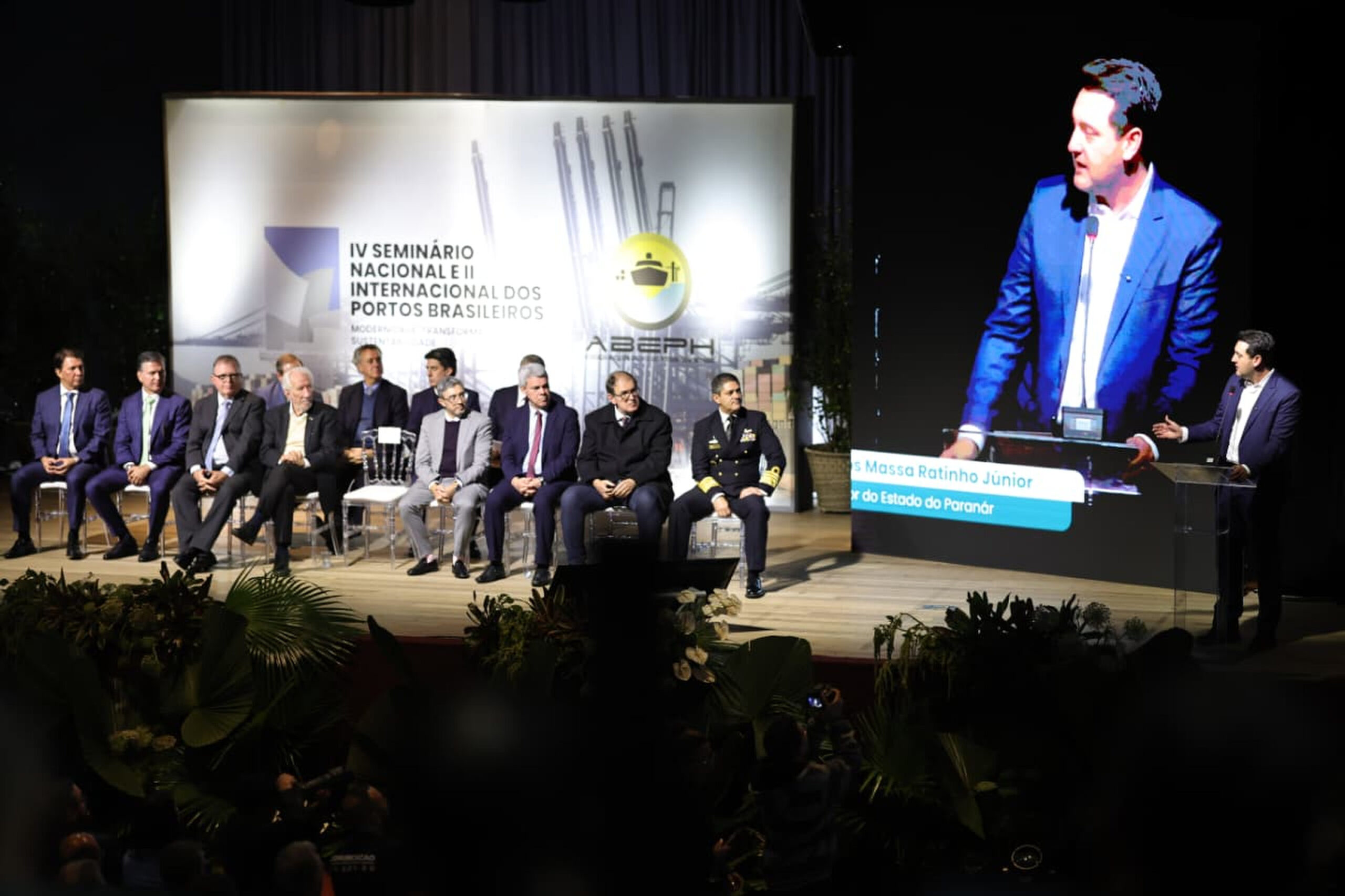 Abertura de seminário sobre portos reuniu autoridades e especialistas no Museu Oscar Niemeyer (MON), em Curitiba.