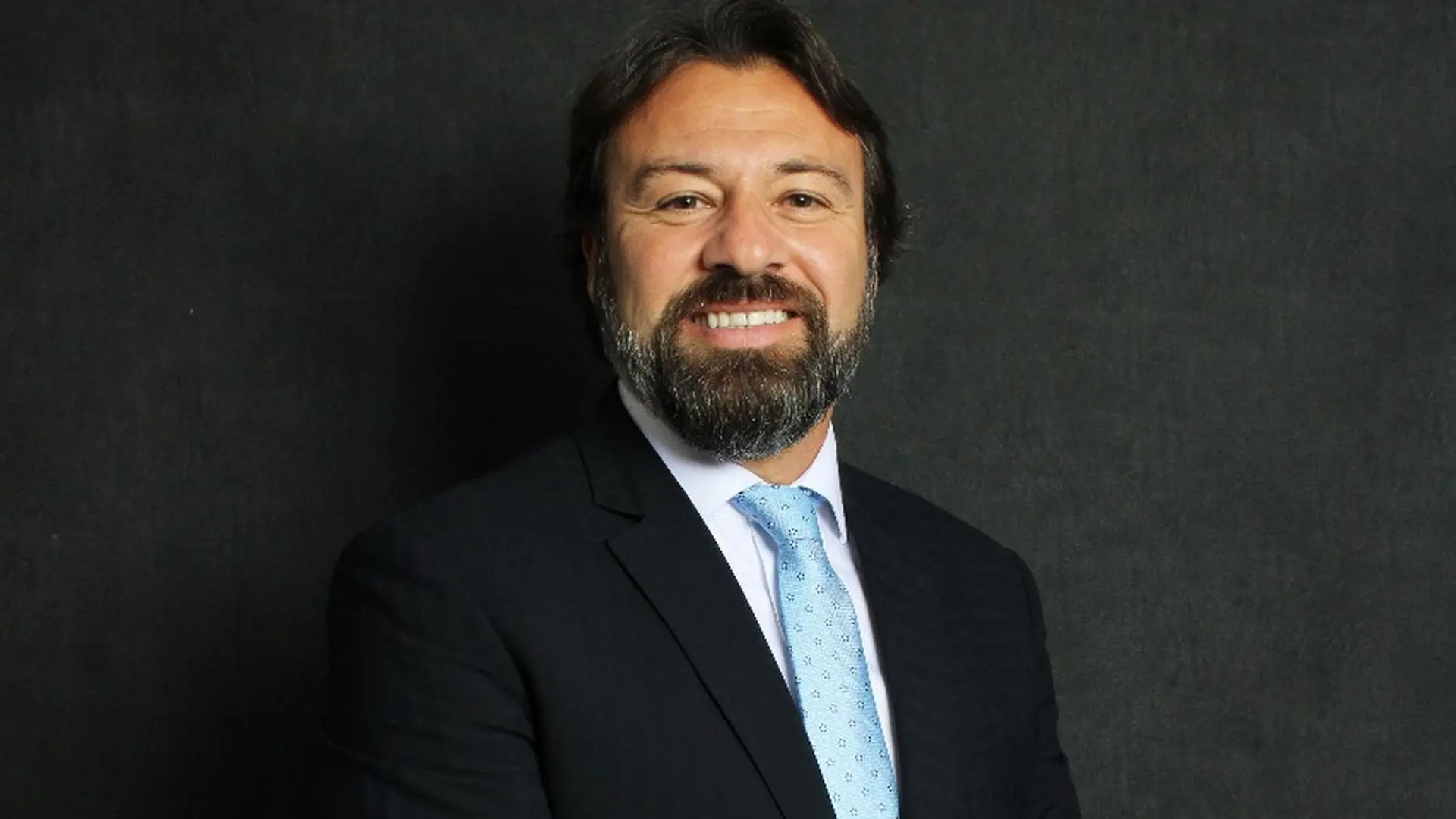 Com a nova Resolução do CNJ, o divórcio extrajudicial com filhos menores se torna possível no Brasil. Segundo o advogado Vinicius Kobner, essa mudança é um avanço na modernização do Direito de Família, garantindo mais autonomia e agilidade para as partes, sem comprometer a segurança jurídica.