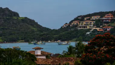 presença de facções criminosas em paraísos tropicais brasileiros