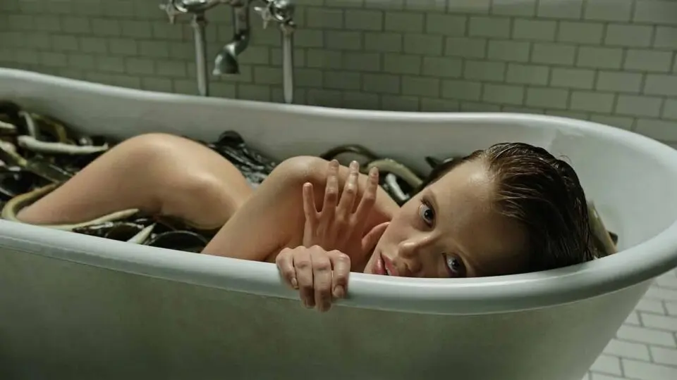 "A Cura" ajudou a revelar a atriz Mia Goth