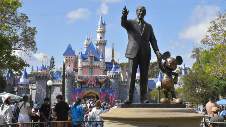 Com Disney e outros parques temáticos, Emirados Árabes tentam esconder violações de direitos humanos