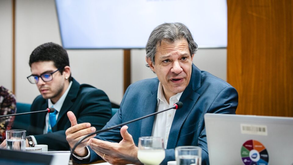 Haddad conta com indiciamento de Eduardo para “distensionar” relação Brasil-EUA