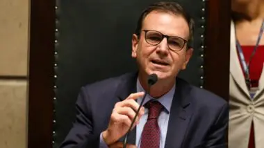 Eduardo Paes (PSD) lidera as intenções de voto para o governo do Rio em 2026, segundo levantamento do Paraná Pesquisas