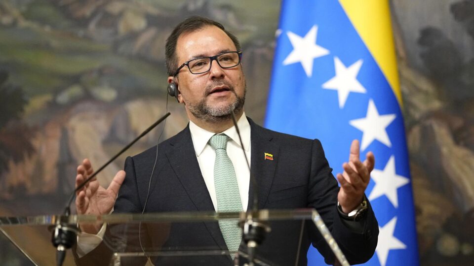 Regime de Maduro diz que tropas dos EUA estão “prontas para invadir” a Venezuela