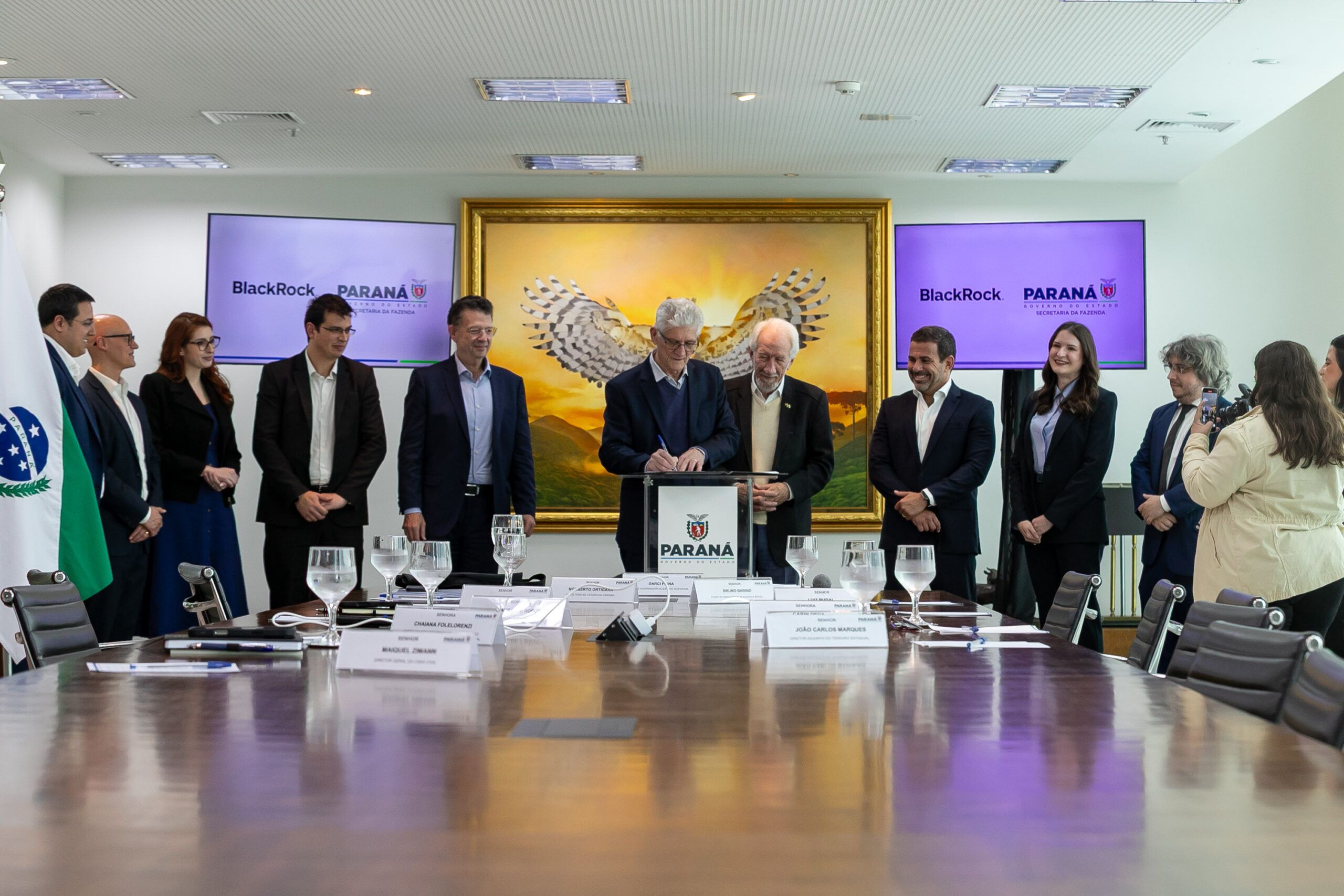 Governo do Paraná e BlackRock assinam carta de intenção. Empresa vai prestar consultoria para criação de fundo soberano do estado.