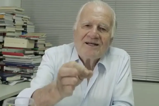 Mino Carta, fundador da CartaCapital, morre aos 91 anos em São Paulo.