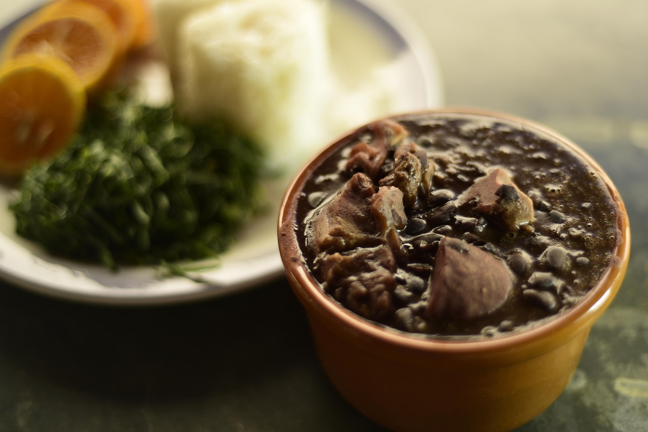 De cada dez pratos de feijoada servidos no Brasil, oito têm origem no Paraná, que lidera com folga a produção de feijão preto no país.