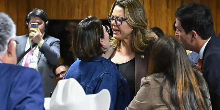 Bate-boca marca sessão da Comissão Parlamentar Mista de Inquérito (CPMI) do INSS.