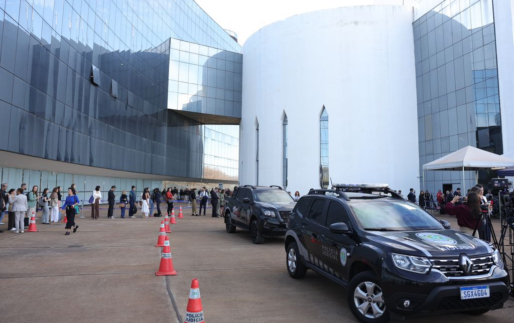 Movimento no entorno do STF no primeiro dia de julgamento do ex-presidente Jair Bolsonaro