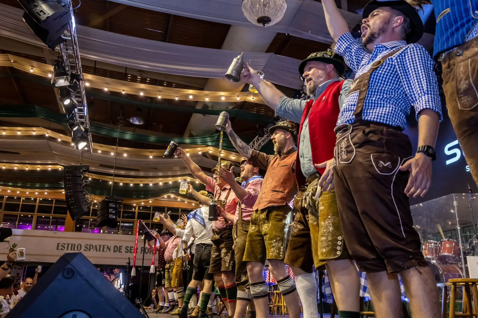 Oktoberfets é uma das festas catarinense de cultura germânica que atrai amantes do consumo do chopp e da cerveja, reforçando a ligação cultural com a abertura de novas cervejarias no estado.