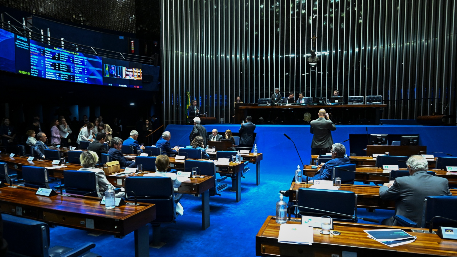 PEC 66/2023, que parcela pagamento de precatórios a perder de vista, foi aprovada por 71 votos a 2 no Senado.