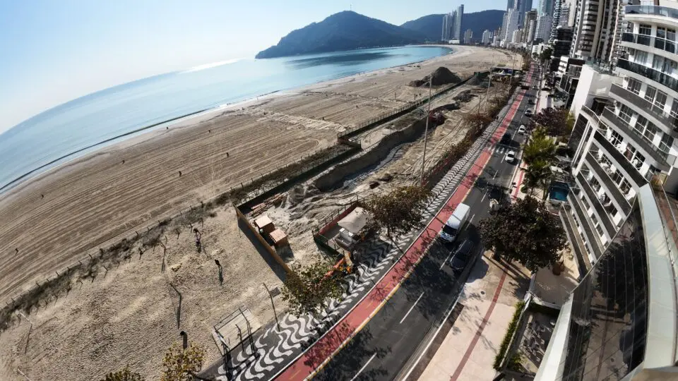 Orla milionária de Balneário Camboriú passa por reurbanização.