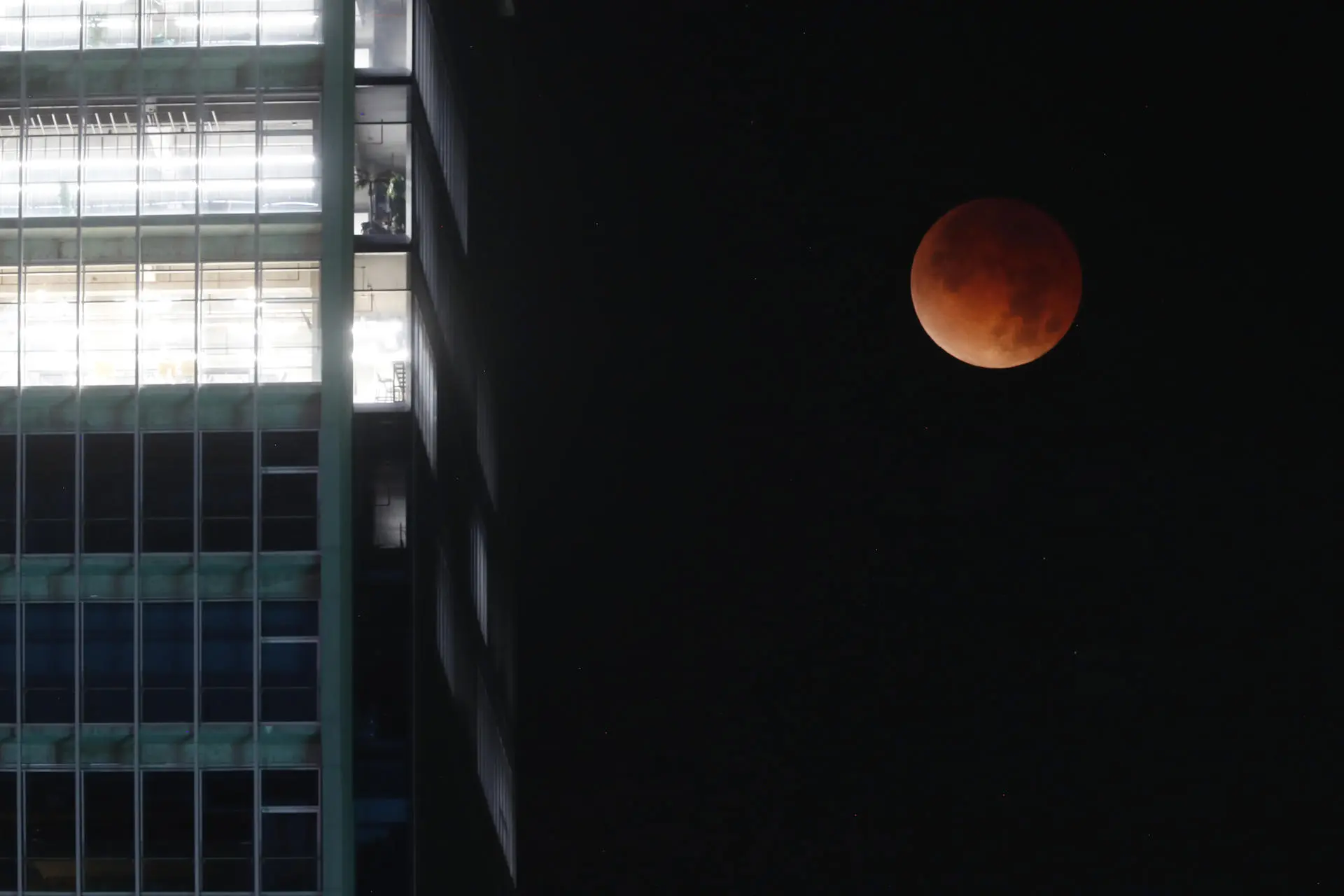 Eclipse Lunar Total, comumente chamado de Lua de Sangue, em março de 2026.