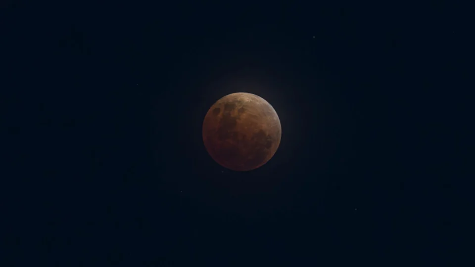 Eclipse Lunar Total, comumente chamado de Lua de Sangue, em março de 2026.