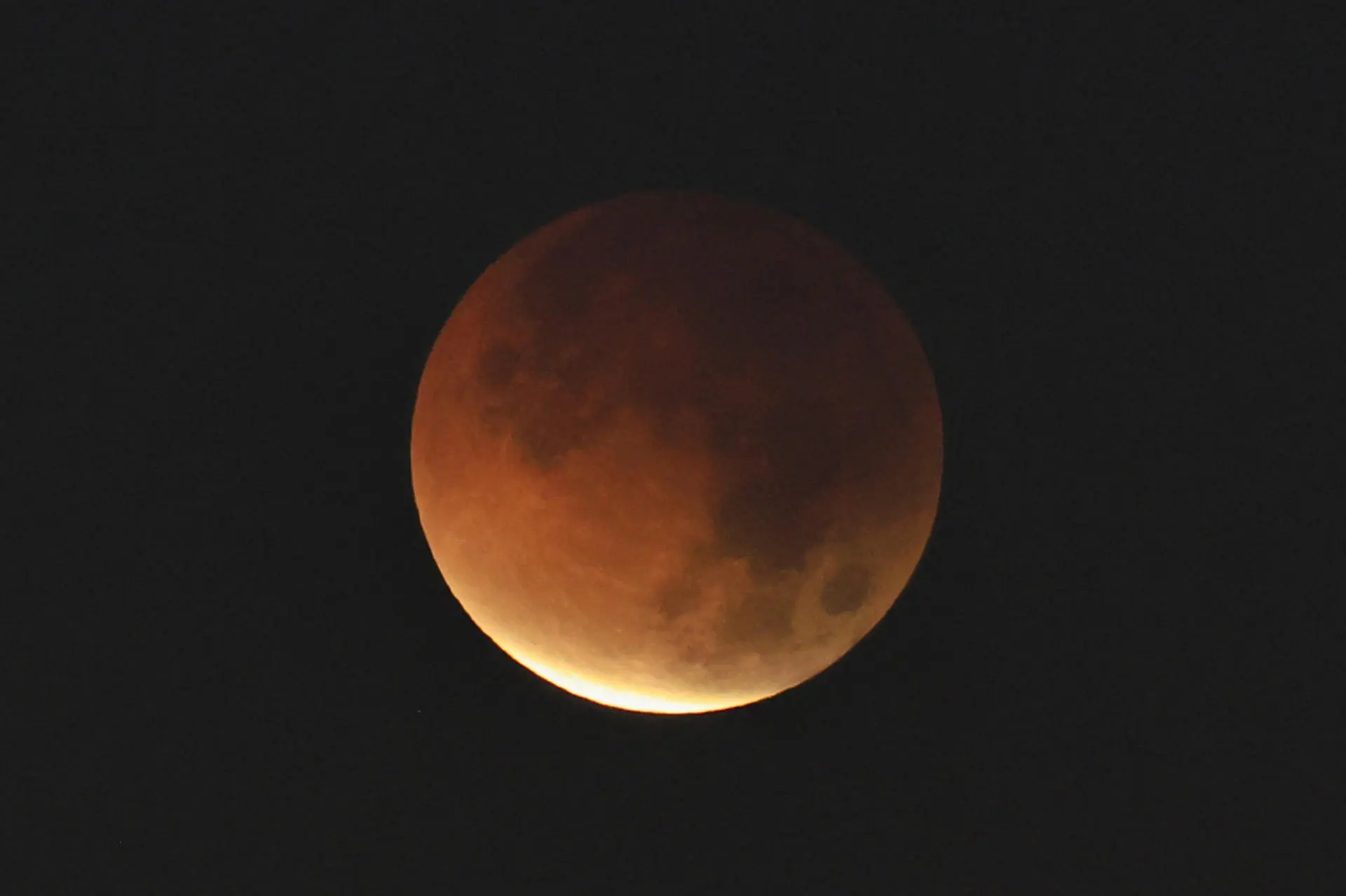 Eclipse Lunar Total, comumente chamado de Lua de Sangue, em março de 2026.