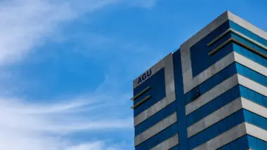 AGU paga honorários bilionários e abre painel para detalhar repasses de servidores.