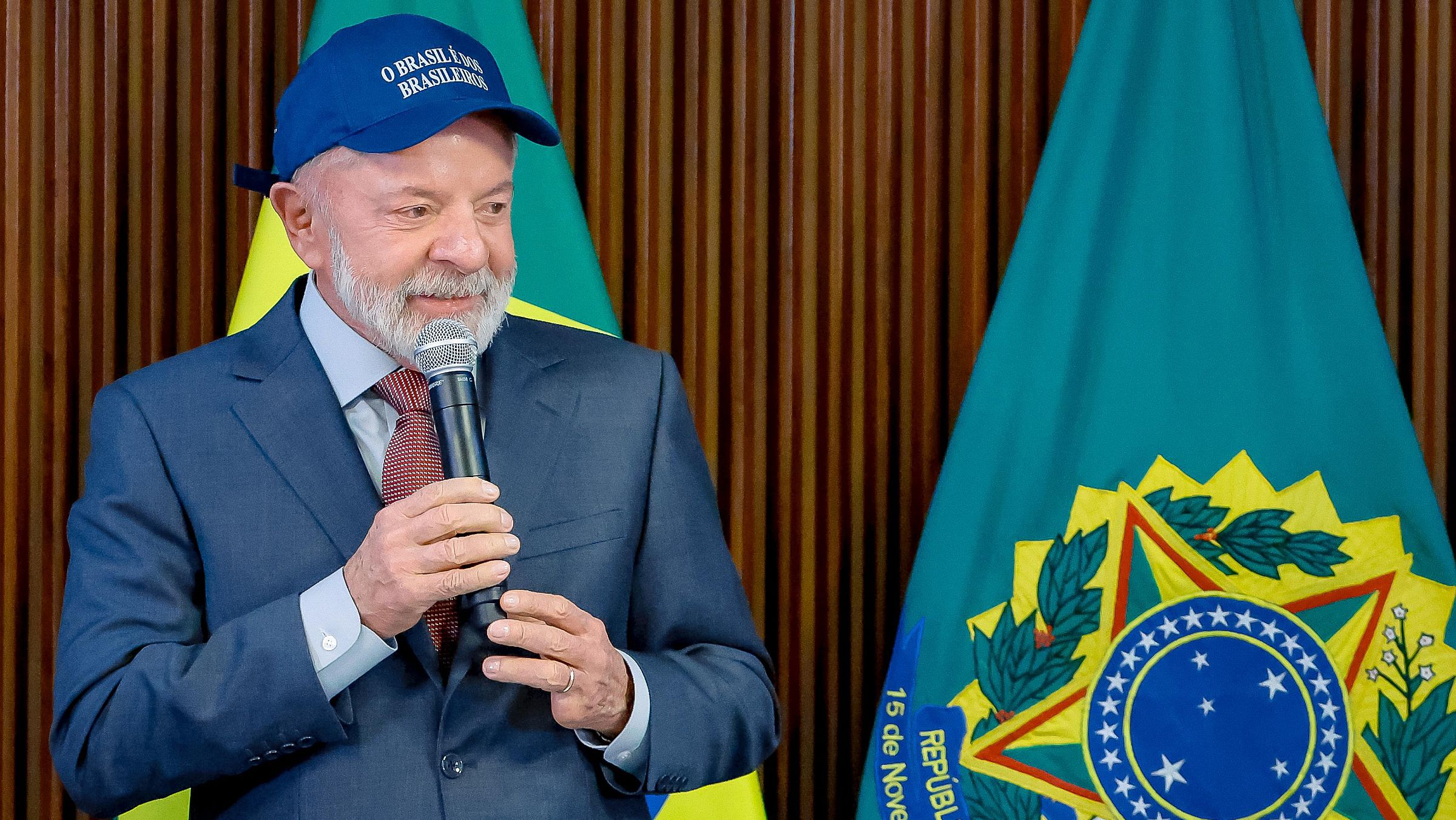 Em vez de negociar com os EUA, Lula apela a bravatas e slogans sobre &#8220;soberania&#8221;.