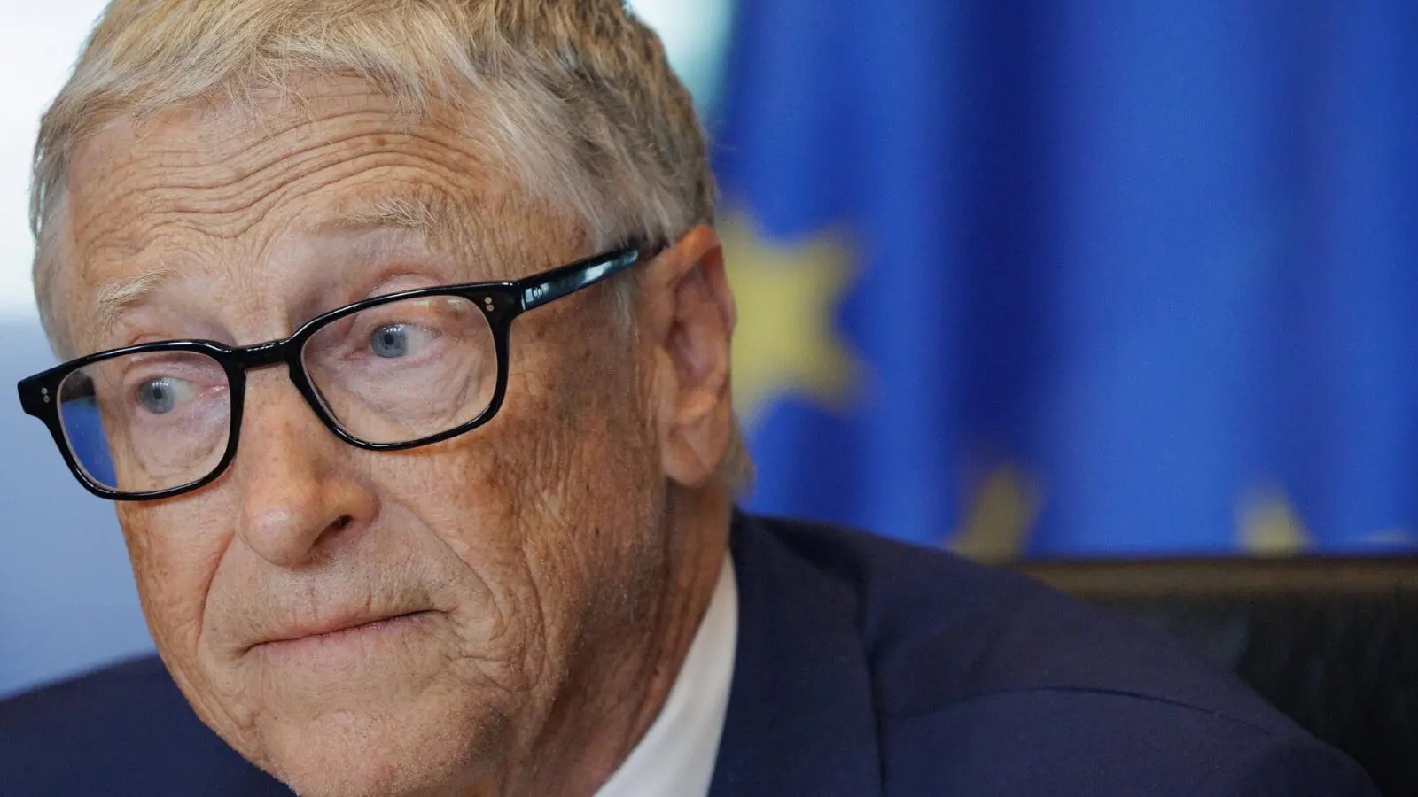 Bill Gates, durante encontro com membros do parlamento europeu em junho deste ano: corte de repasses a ongsde esquerda.