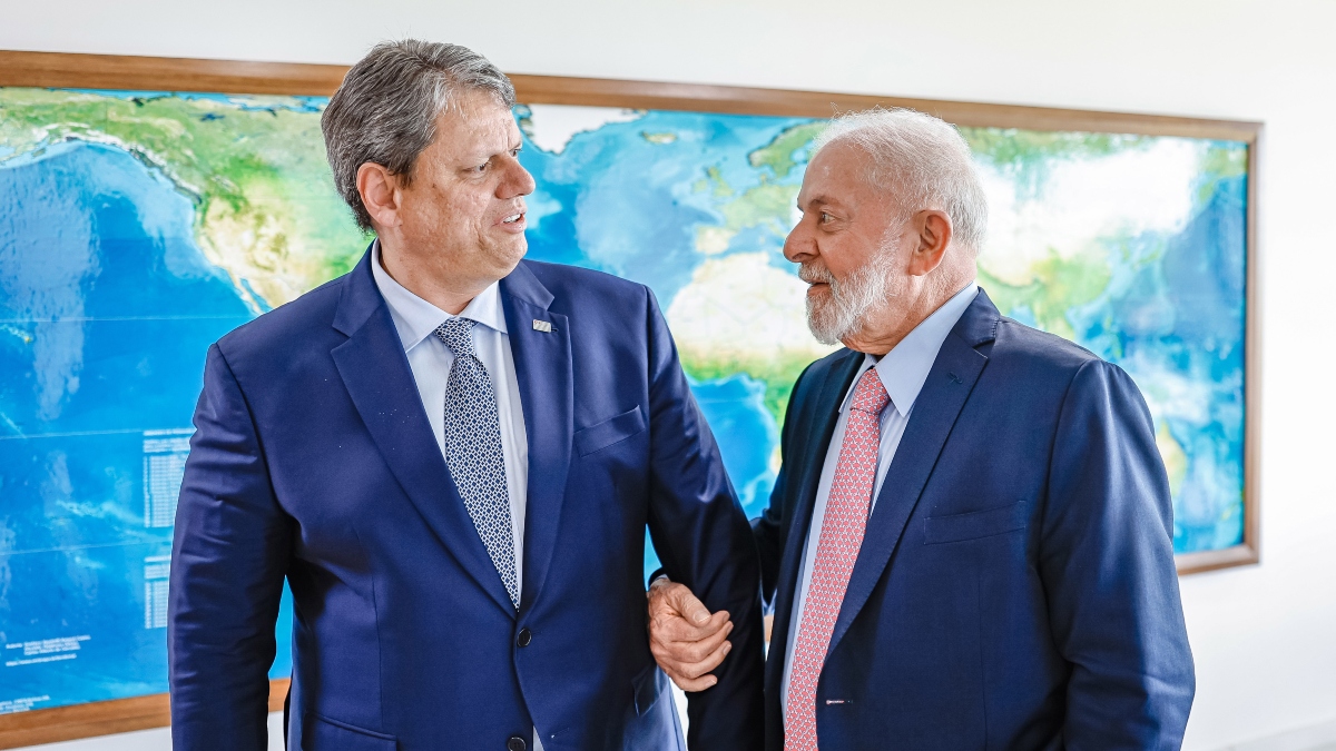 Lula e Tarcísio após reunião no Palácio do Planalto, em Brasília.