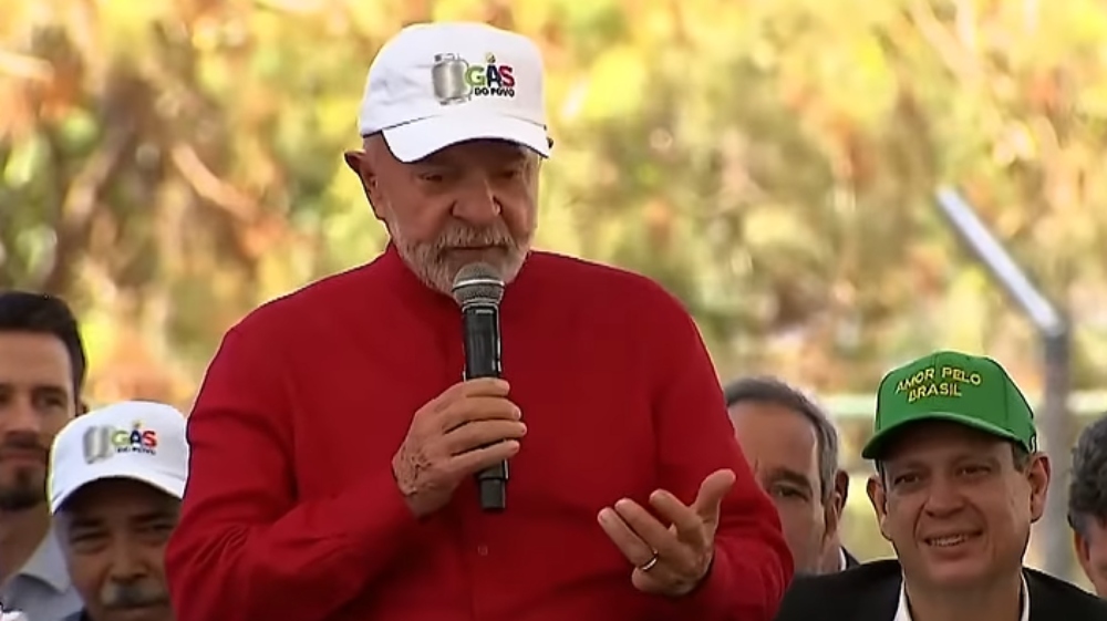 Aprovação do desempenho pessoal do presidente Lula também segue em baixa.