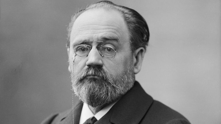 O escritor Émile Zola em foto de 1898, mesmo ano em que defendeu Louis Dreyfus com seu &#8220;J&#8217; Accuse&#8221; e teve de fugir da França por isso.