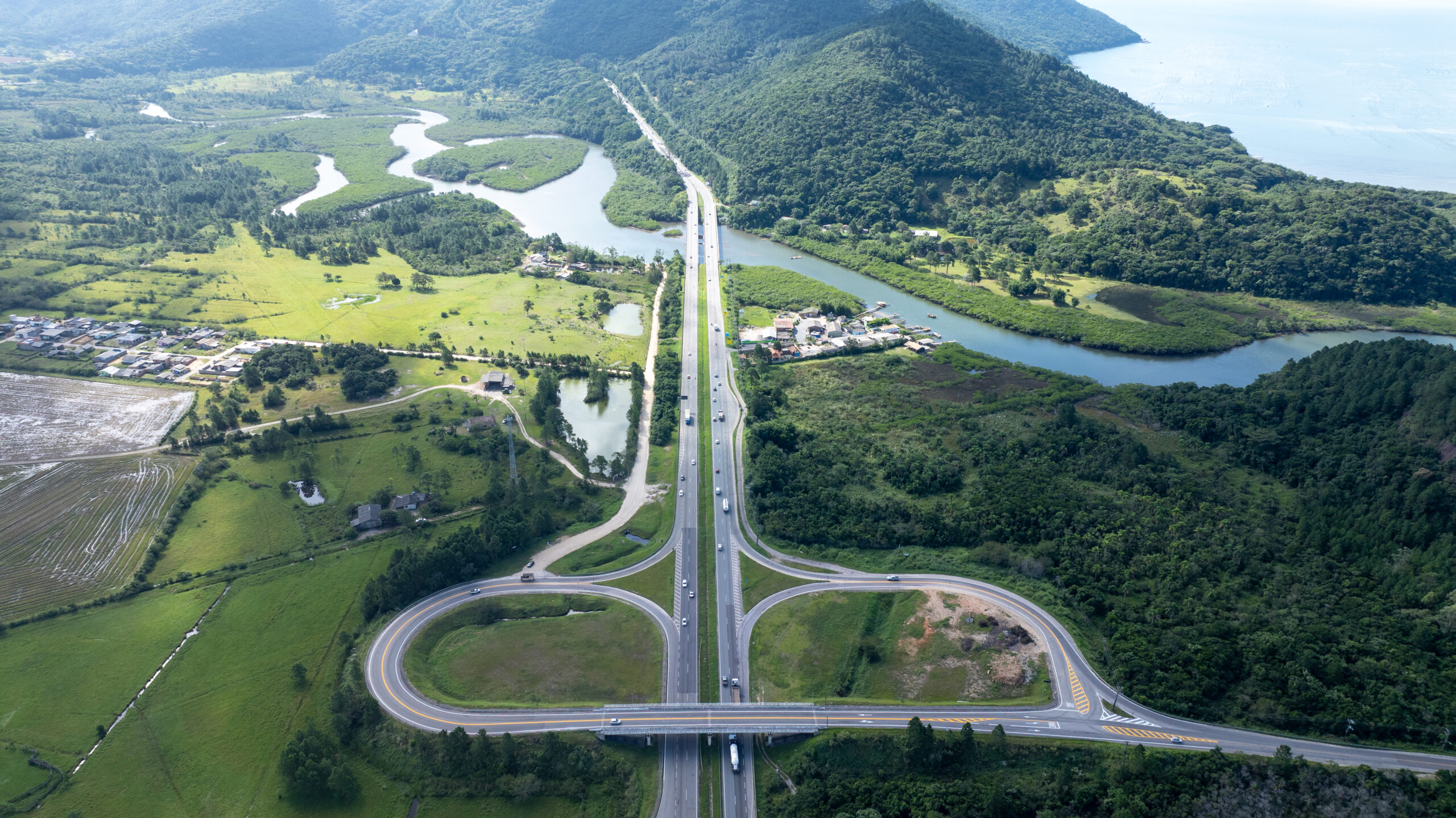 Novo contorno terminaria no viaduto de acesso à Praia da Pinheira, em Palhoça, e liberaria o trecho de subida do Morro dos Cavalos para o trânsito de sentido norte.