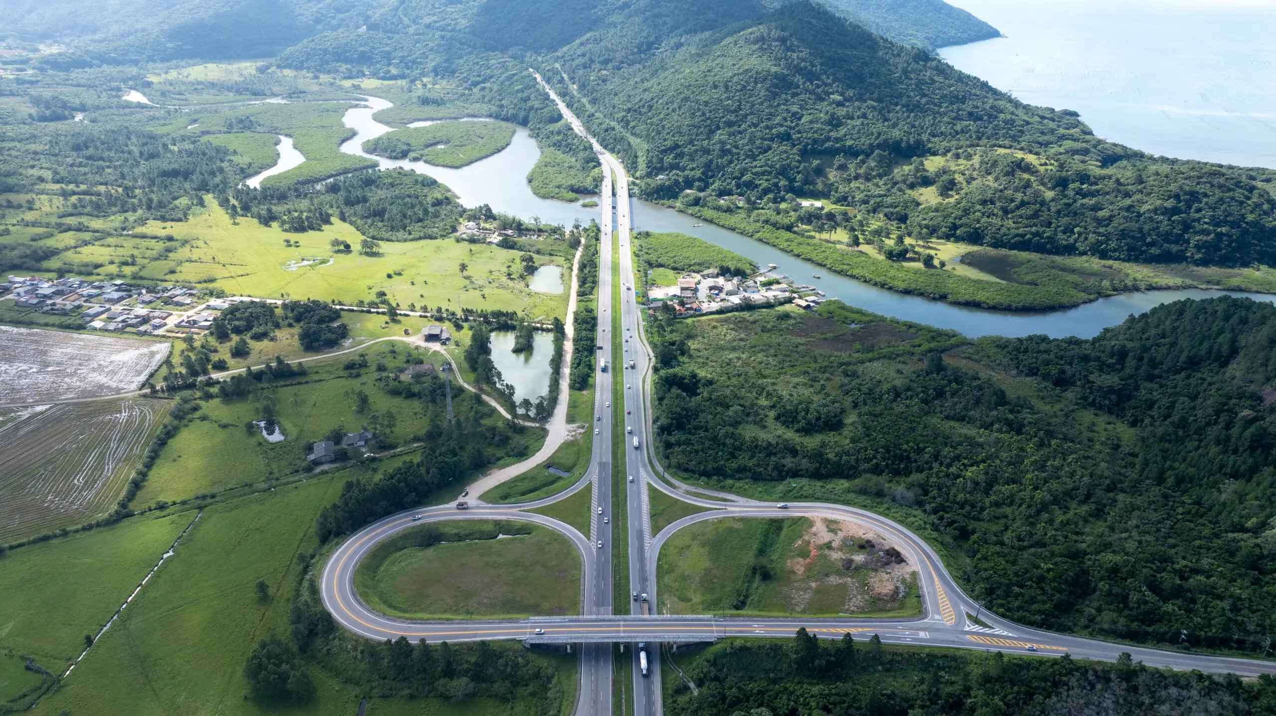 Novo contorno na grande Florianópolis terminaria no viaduto de acesso à Praia da Pinheira, em Palhoça, e liberaria o trecho de subida do Morro dos Cavalos para o trânsito de sentido norte.