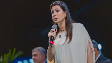 Na pesquisa do Real Time Big Data, Carlos Bolsonaro liderou o interesse de voto com 45% e a deputada Carol de Toni tem 33%.