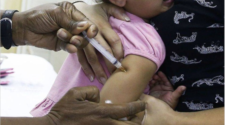 Uma família de Tangará, em Santa Catarina, apresentou atestado médico contraindicando a vacina de covid para a filha de dois anos, e o juiz aceitou. Imagem Ilustrativa.