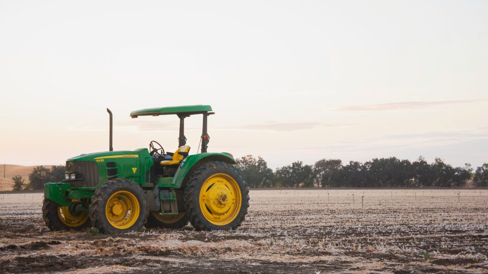 Prejuízo: maior empresa de máquinas agrícolas dos EUA sofre com tarifas de Trump