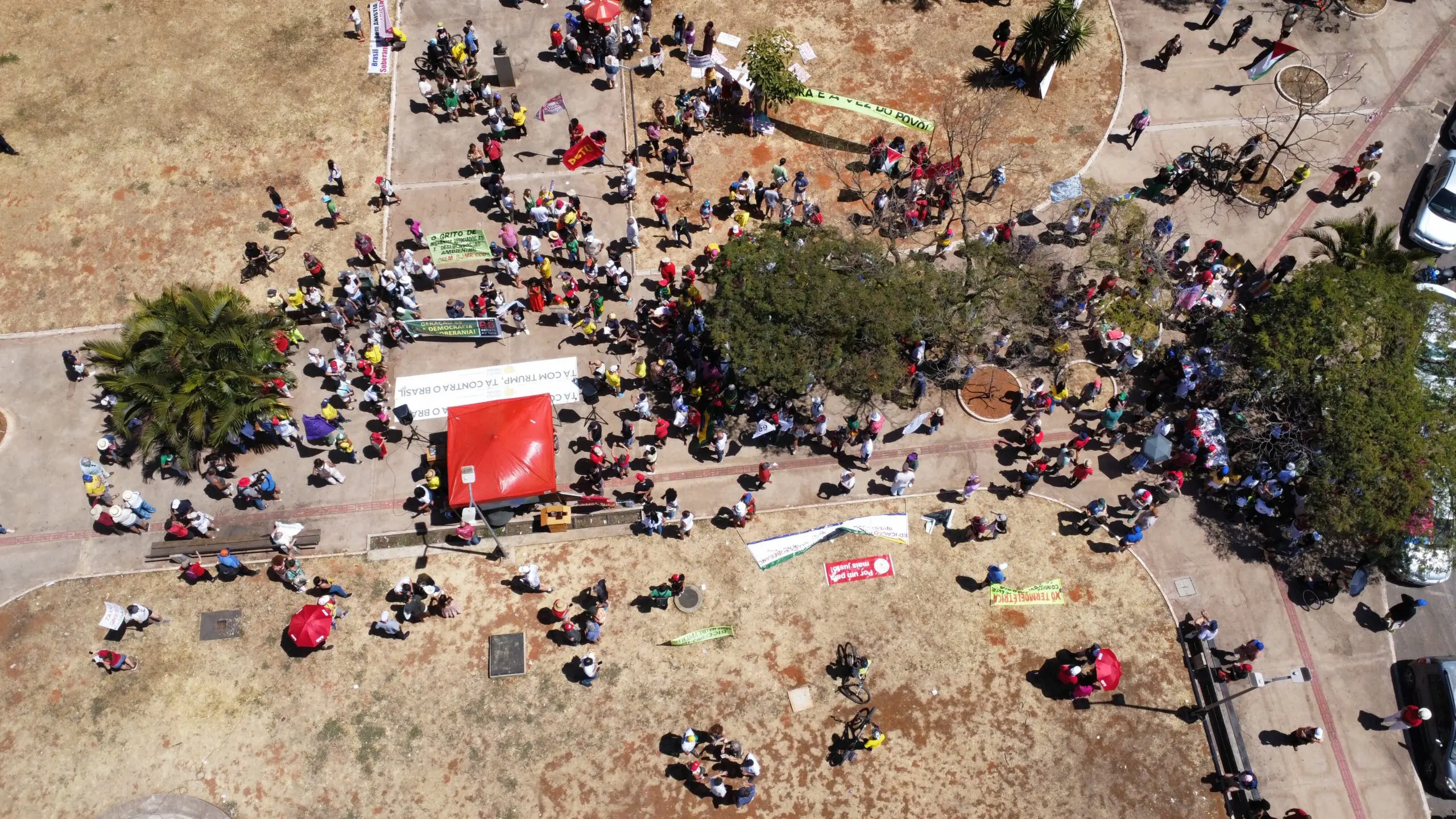 Manifestantes de esquerda reúnem algumas dezenas de pessoas em Brasília no Grito dos Excluídos