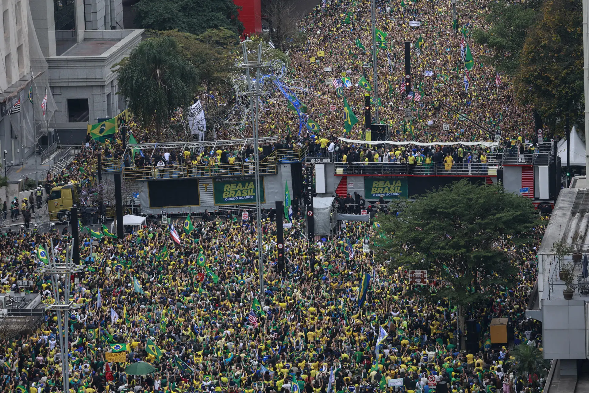 Milhares de manifestantes de direita se reúnem na Avenida Paulista, em São Paulo, neste 7 de setembro