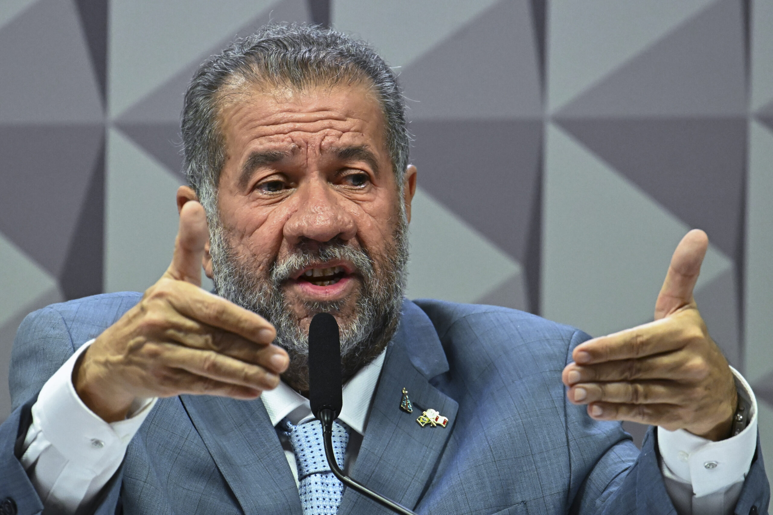 Advogada alertou Lupi sobre descontos irregulares no INSS