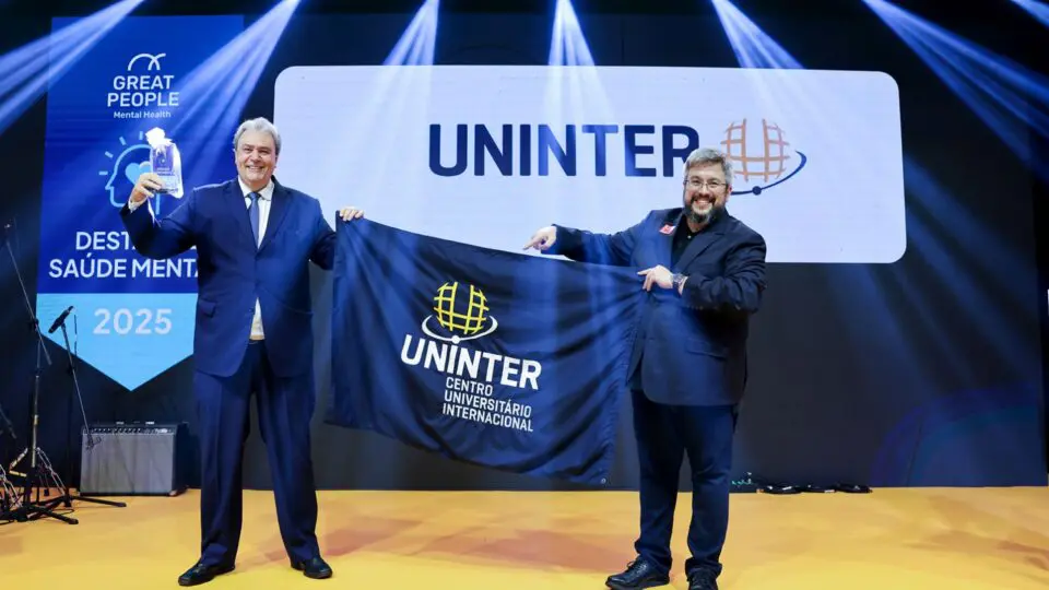 O Presidente do Conselho de Administração da UNINTER, Professor Wilson Picler, em um momento de reconhecimento no prêmio Great Place to Work (GPTW) 2025. A premiação valida a cultura humanizada e o propósito que, sob sua liderança, levaram a UNINTER a ser eleita uma das 20 melhores grandes empresas para se trabalhar no Paraná.