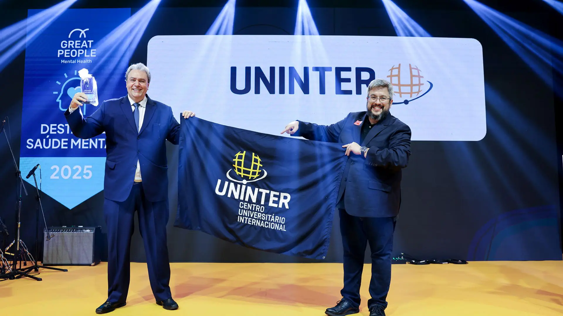 O Presidente do Conselho de Administração da UNINTER, Professor Wilson Picler, em um momento de reconhecimento no prêmio Great Place to Work (GPTW) 2025. A premiação valida a cultura humanizada e o propósito que, sob sua liderança, levaram a UNINTER a ser eleita uma das 20 melhores grandes empresas para se trabalhar no Paraná.