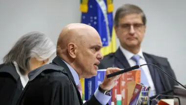 “Não cabe a advogado censurar magistrado”, diz Moraes duante julgamento no STF.